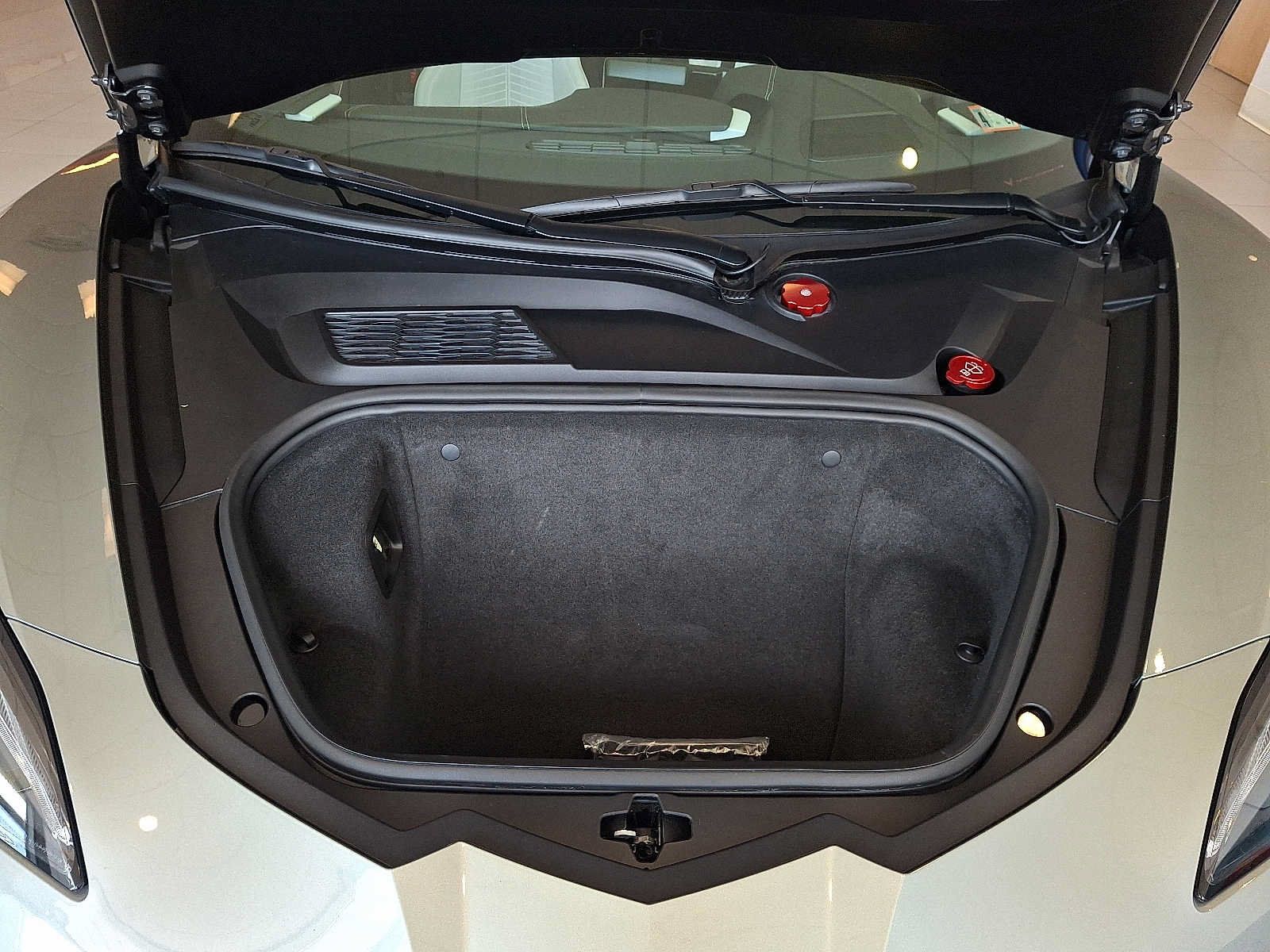 Used 2024 Chevrolet Corvette Stingray Preferred Cpe w/ Battery Protection Package RWD image 25