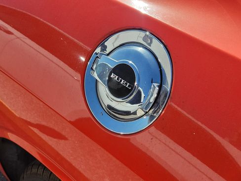 Used 2018 Dodge Challenger SXT image 5