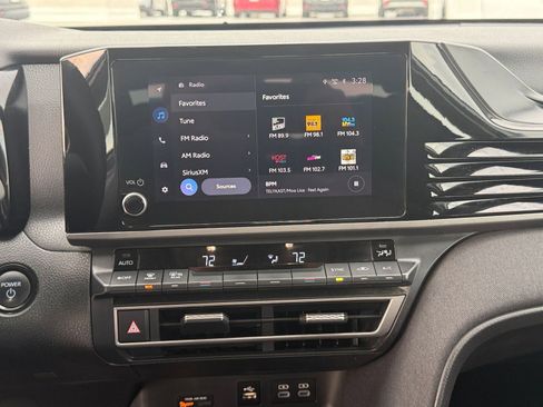 Used 2025 Toyota Camry LE image 18