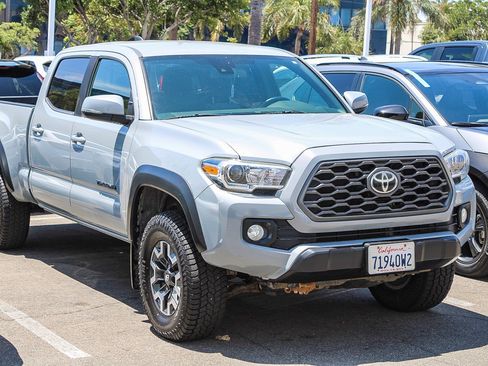 Used 2020 Toyota Tacoma TRD Off-Road w/ Technology Package AWD/4WD image 3