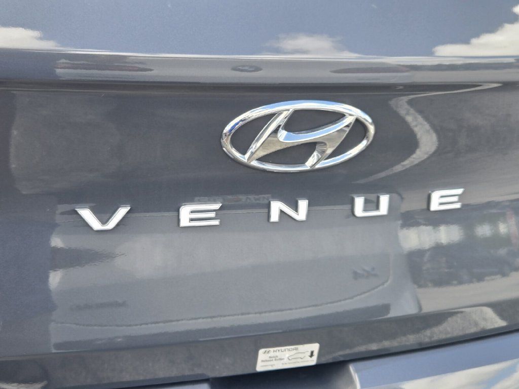 Used 2025 Hyundai Venue SE FWD image 9
