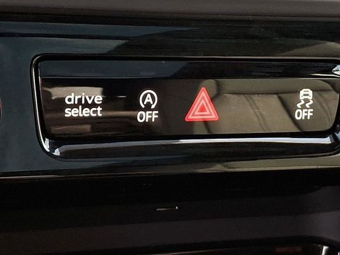 Used 2025 Audi Q5 Premium w/ Convenience Package image 25