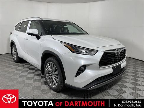 New 2026 Toyota Highlander Platinum AWD/4WD image 1