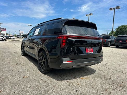 Used 2025 Kia Carnival SX w/ SX Dark Edition Package FWD image 3