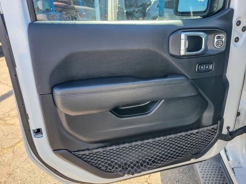 Used 2021 Jeep Wrangler Unlimited Sahara AWD/4WD image 18