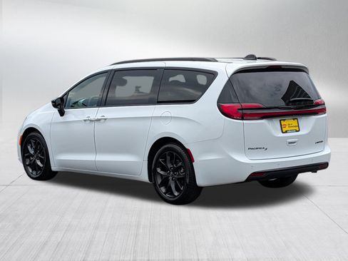 Used 2025 Chrysler Pacifica Limited FWD image 5