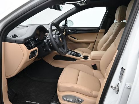 Used 2026 Porsche Macan AWD/4WD image 4