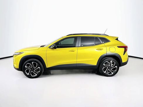 Used 2024 Chevrolet Trax RS w/ Sunroof Package image 3