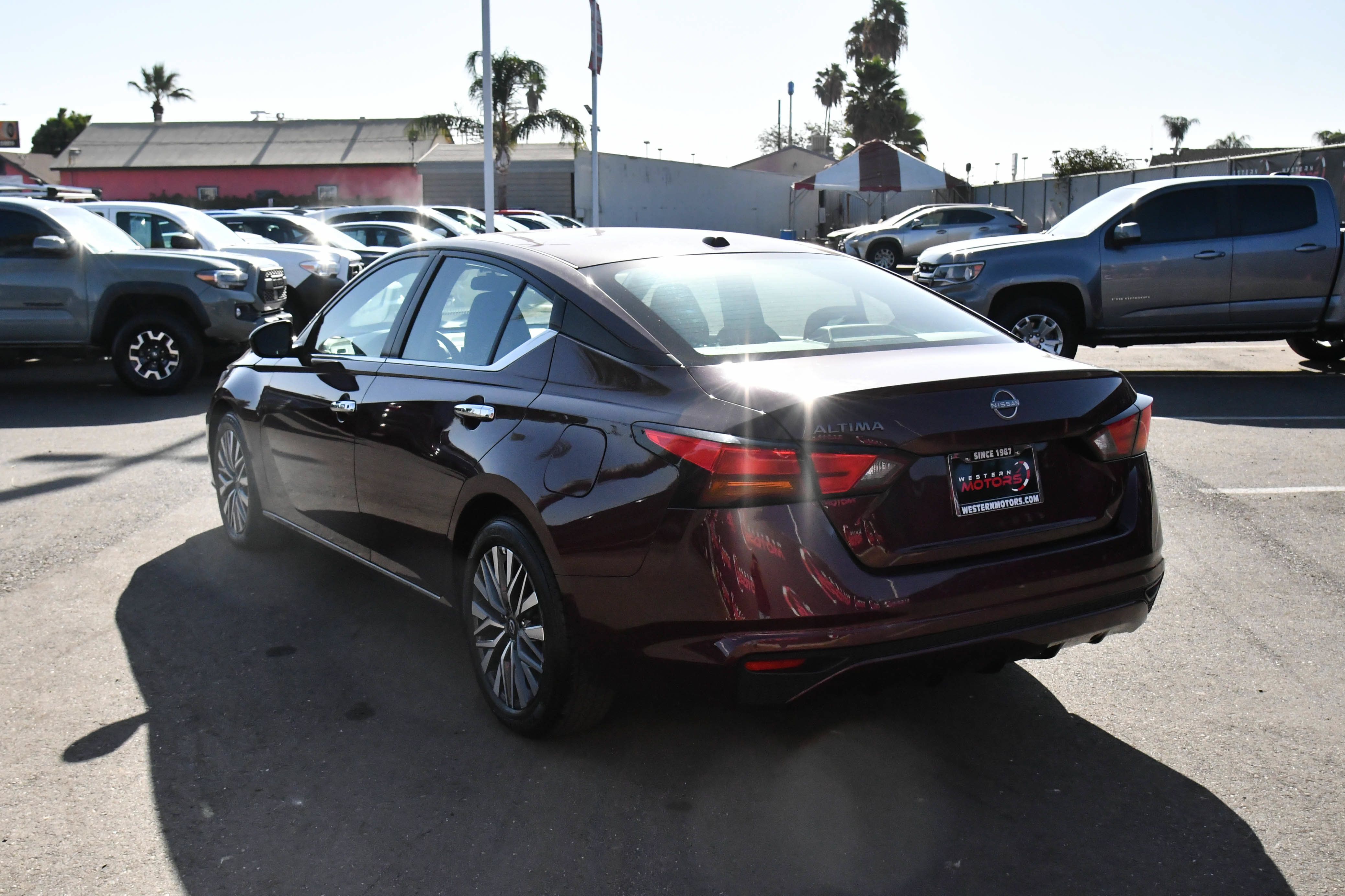 Used 2025 Nissan Altima 2.5 SV FWD image 6