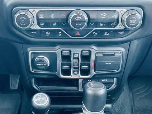 Used 2022 Jeep Gladiator Overland image 21