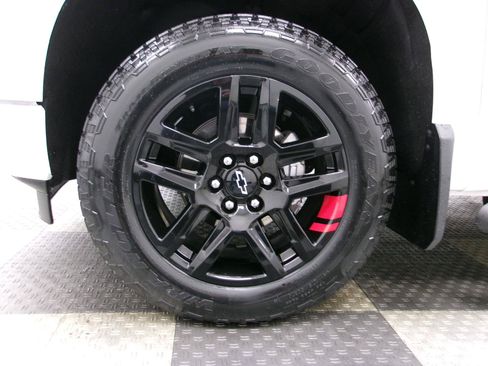 Used 2023 Chevrolet Silverado 1500 RST w/ Redline Edition AWD/4WD image 8
