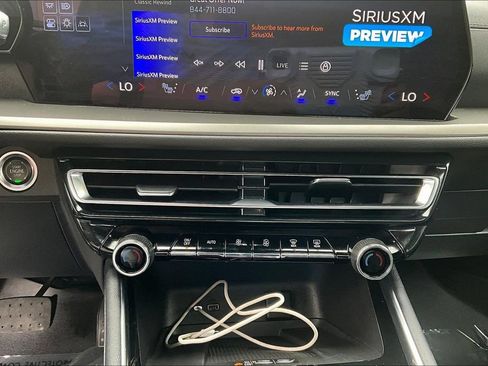 Used 2025 Chevrolet Traverse LT AWD/4WD image 15