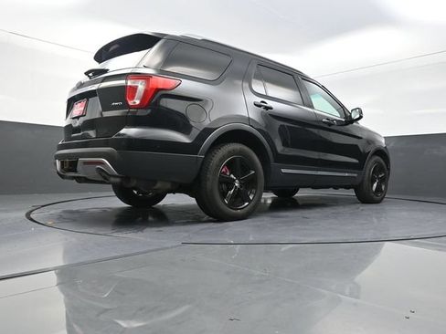 Used 2017 Ford Explorer XLT AWD/4WD image 39