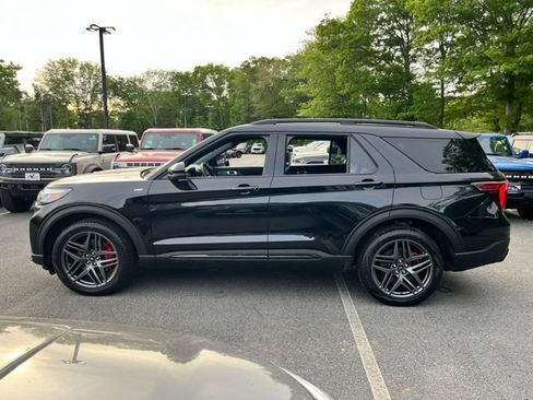 Used 2025 Ford Explorer ST-Line w/ ST-Line Street Pack AWD/4WD image 11