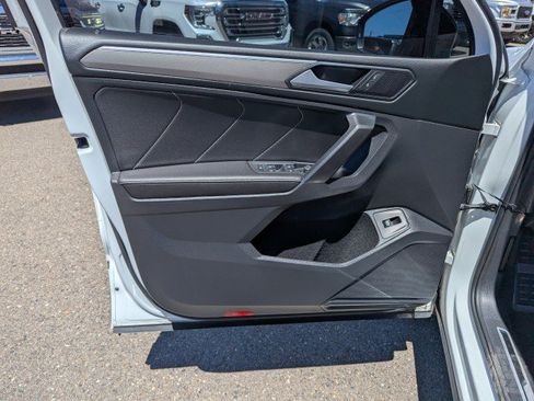 Used 2022 Volkswagen Tiguan SE R-Line AWD/4WD image 9