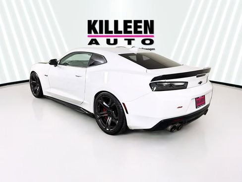 Used 2018 Chevrolet Camaro SS RWD image 5