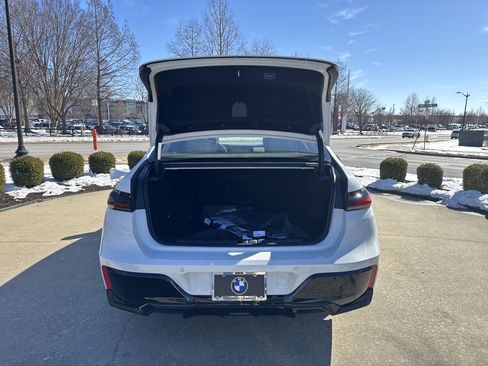New 2026 BMW 750e xDrive w/ Executive Package image 24