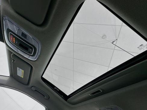 Used 2025 Hyundai Elantra SEL image 25