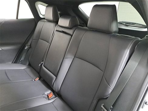 Used 2022 Toyota Venza XLE image 13