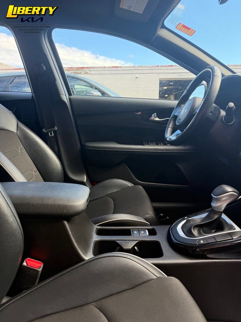 Used 2023 Kia Forte GT-Line w/ GT-Line Premium Package FWD image 9