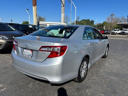 Used 2014 Toyota Camry LE image 2