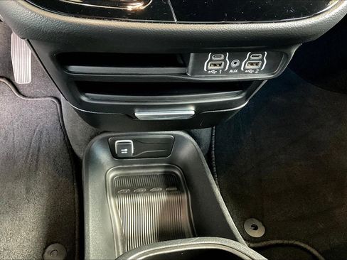 Used 2025 Chrysler Pacifica Select FWD image 14