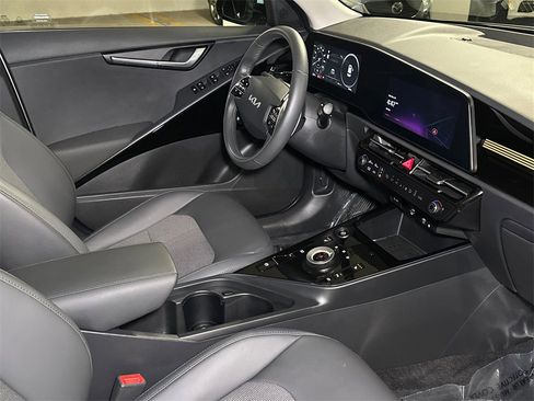 Certified 2025 Kia Niro Wind image 14