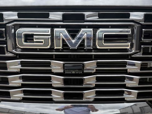 Used 2024 GMC Sierra 2500 Denali Ultimate AWD/4WD image 32