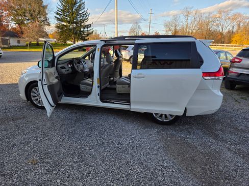 Used 2013 Toyota Sienna Limited image 9