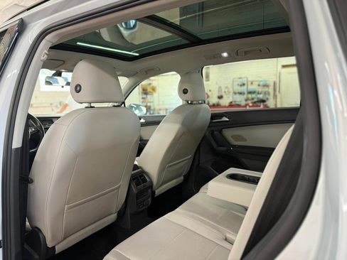 Used 2018 Volkswagen Tiguan SE w/ Panoramic Sunroof Package image 32