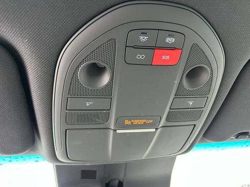 Used 2025 Genesis G70 2.5T image 25