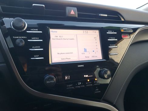 Used 2020 Toyota Camry SE image 16