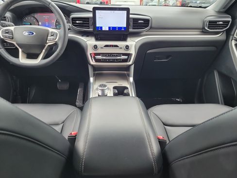 Used 2022 Ford Explorer XLT w/ Equipment Group 202A image 14