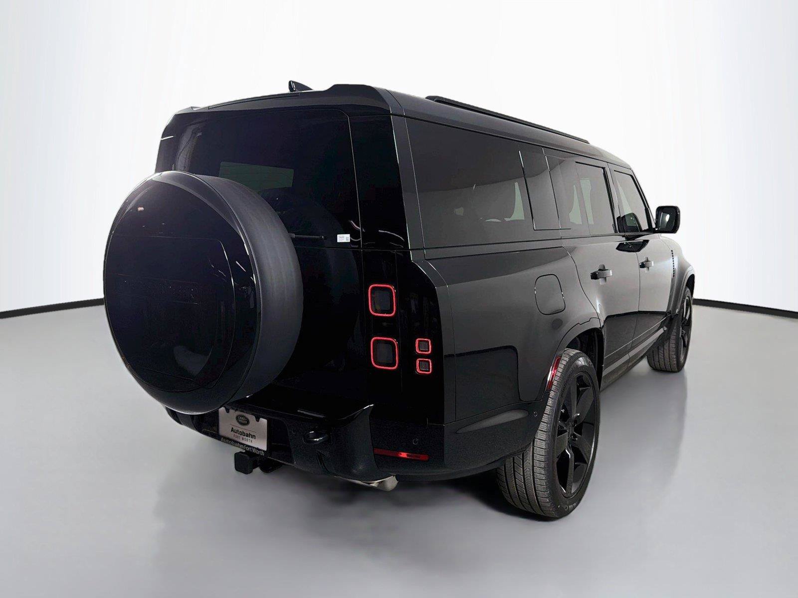 New 2026 Land Rover Defender 130 X-Dynamic SE AWD/4WD image 5