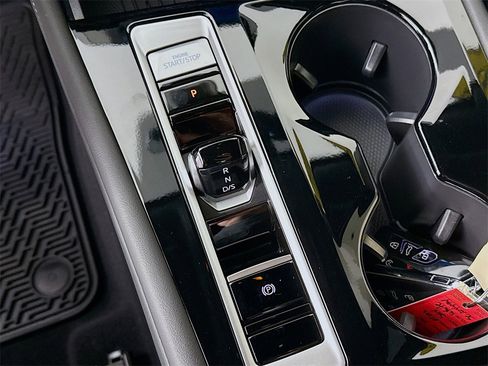 Used 2025 Volkswagen Atlas Cross Sport SEL R-Line image 20