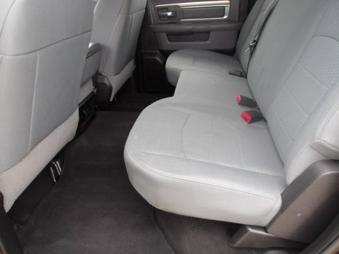 Used 2019 RAM 1500 Classic SLT RWD image 17
