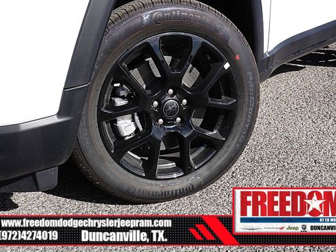 New 2026 Jeep Compass Latitude image 9