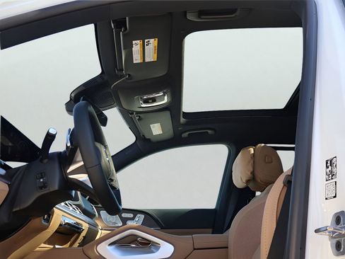 New 2026 Mercedes-Benz GLS 580 4MATIC image 41