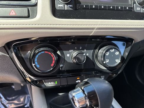 Used 2019 Honda HR-V LX image 50