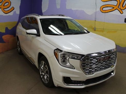 Used 2022 GMC Terrain Denali w/ Denali Premium Package AWD/4WD image 2
