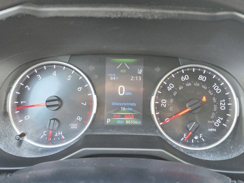 Used 2021 Toyota RAV4 LE image 16