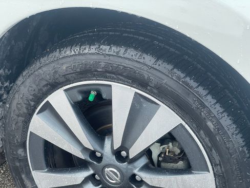 Used 2017 Nissan Leaf SV image 9