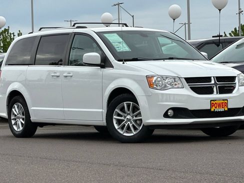 Used 2019 Dodge Grand Caravan SXT FWD image 2