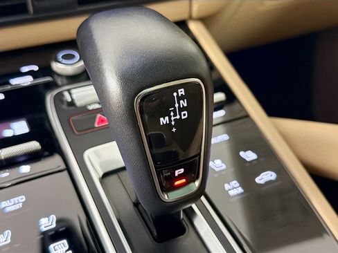Used 2023 Porsche Cayenne Platinum Edition AWD/4WD image 17