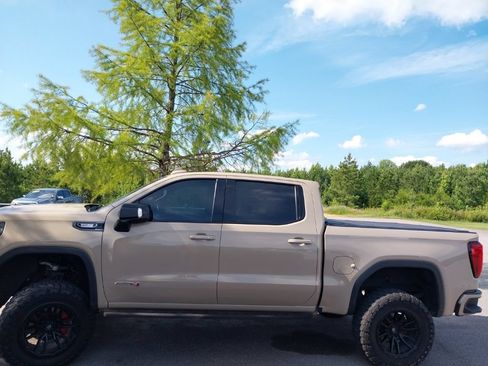 Used 2022 GMC Sierra 1500 AT4 w/ AT4 Premium Package AWD/4WD image 4