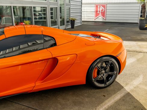 Used 2015 McLaren 650S Spider image 6