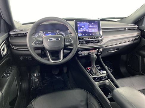 Used 2025 Jeep Compass Trailhawk w/ Sun & Sound Group AWD/4WD image 17