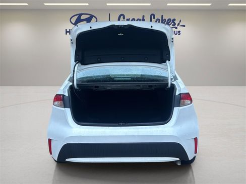 Used 2021 Toyota Corolla LE image 10