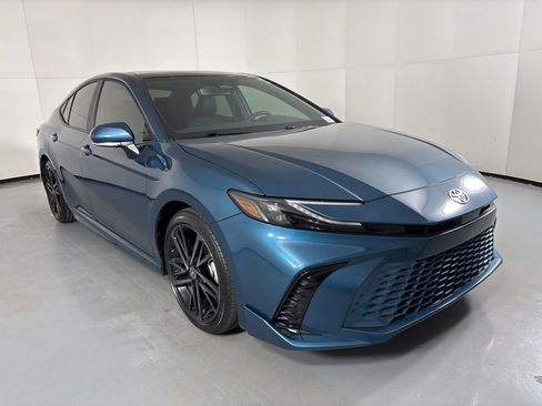 Used 2025 Toyota Camry XSE image 2