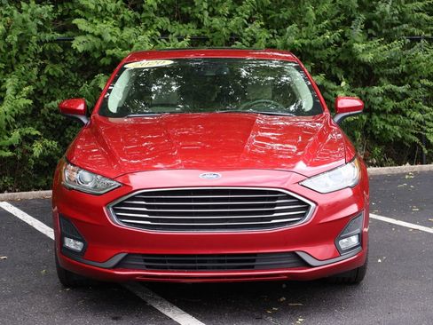Used 2020 Ford Fusion SE w/ Equipment Group 151A FWD image 2